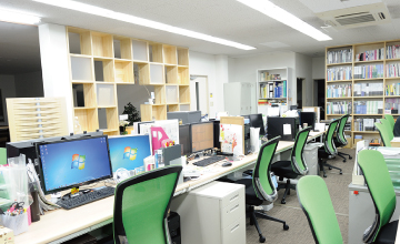 有限会社ウエスト社内